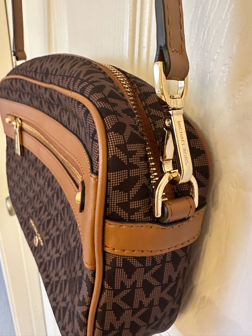 Michael Kors Crossbody Bag - Picture 4 of 13